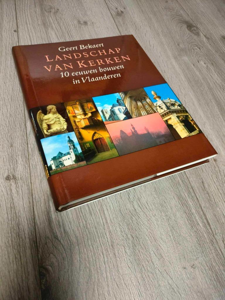 Landschap van kerken: 10 eeuwen bouwen in Vlaanderen, Boeken, Ophalen of Verzenden, Zo goed als nieuw, Geert Bekaert, Architectuur algemeen