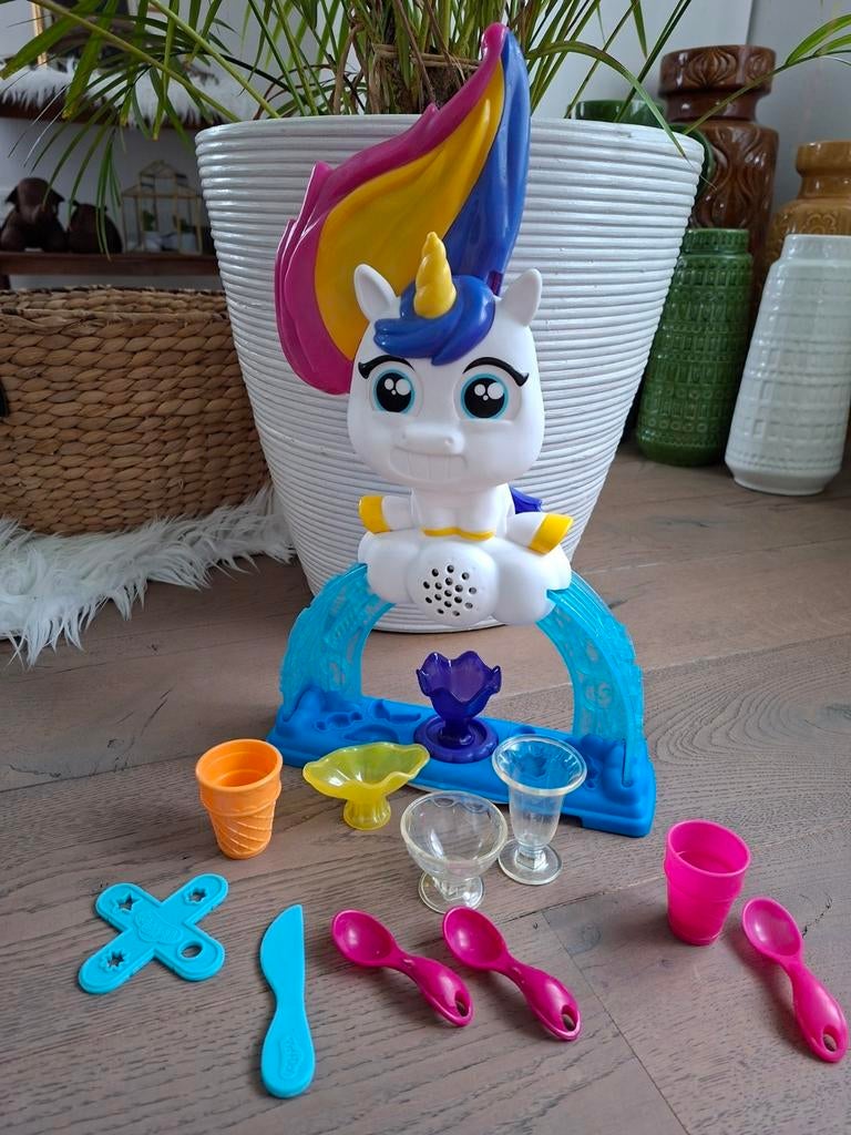Play-doh drollendraaiende eenhoorn ijsmachine, Kinderen en Baby's, Ophalen of Verzenden, Zo goed als nieuw, Knutselen, Met geluid