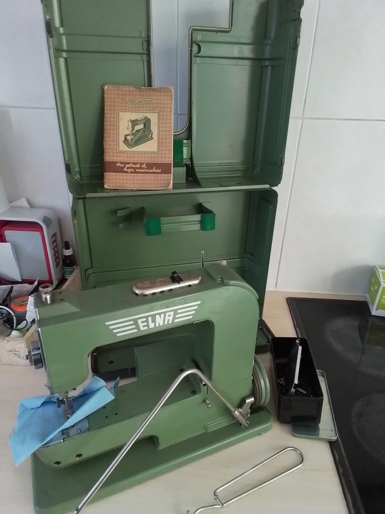 Elna naaimachine, Enlèvement