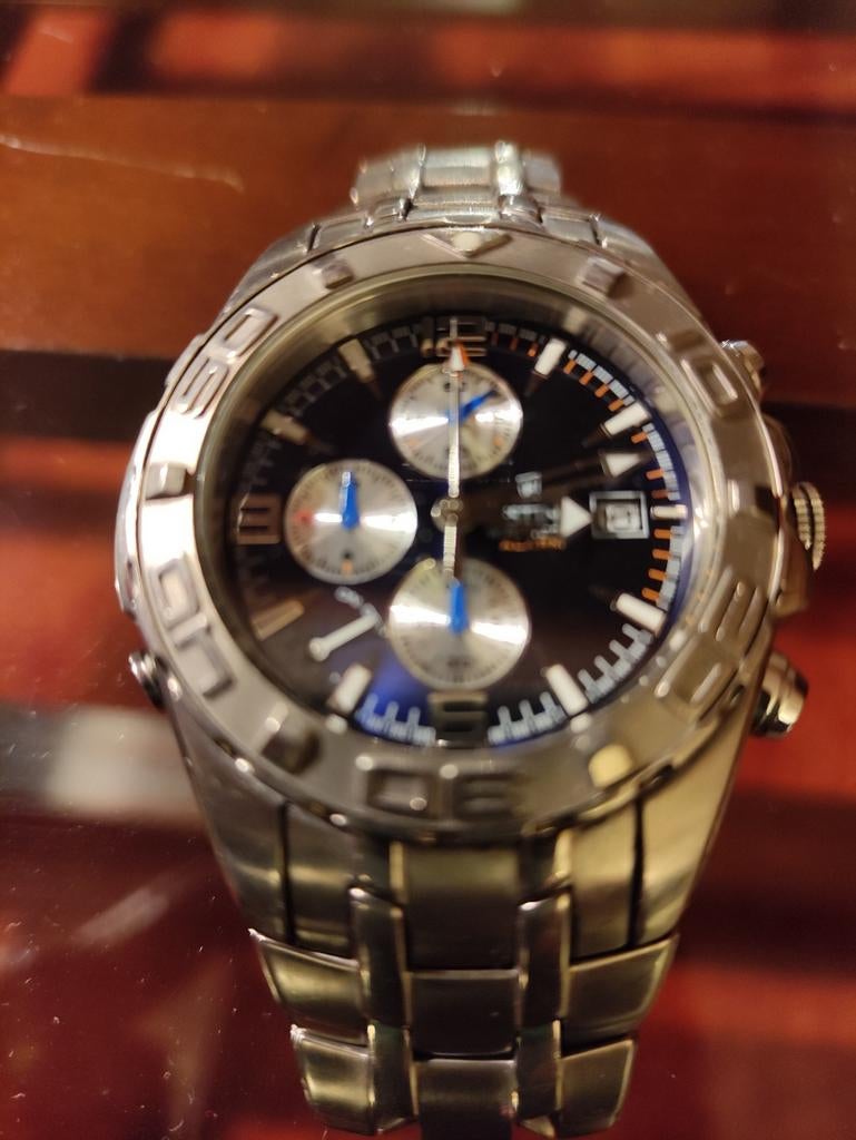 Festina état neuf batterie neuve parfait, Ophalen of Verzenden, Zo goed als nieuw