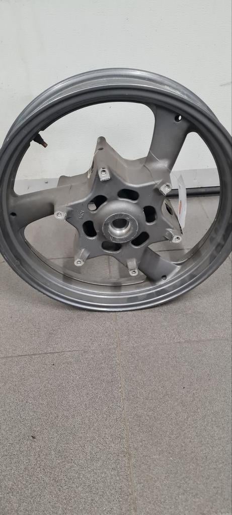 Yamaha achtervelg, Motoren, Ophalen