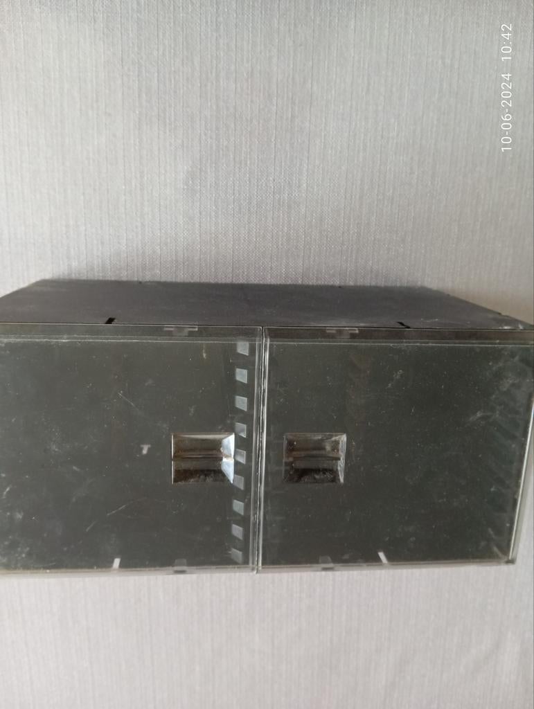 Cd box voor 18 cd's zwarte kleur met 2 deurtjes, Huis en Inrichting, Woonaccessoires | Cd- en Dvd-rekken, Ophalen of Verzenden