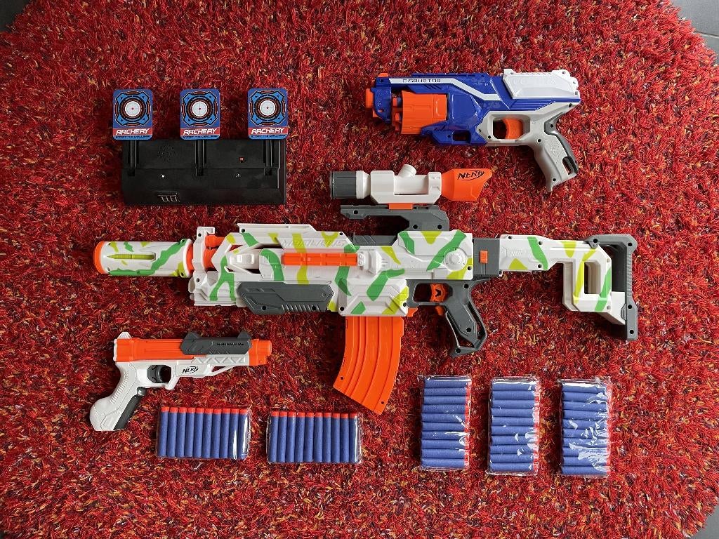 Set Nerf geweren, inclusief kogels en target practice, Ophalen, Gebruikt