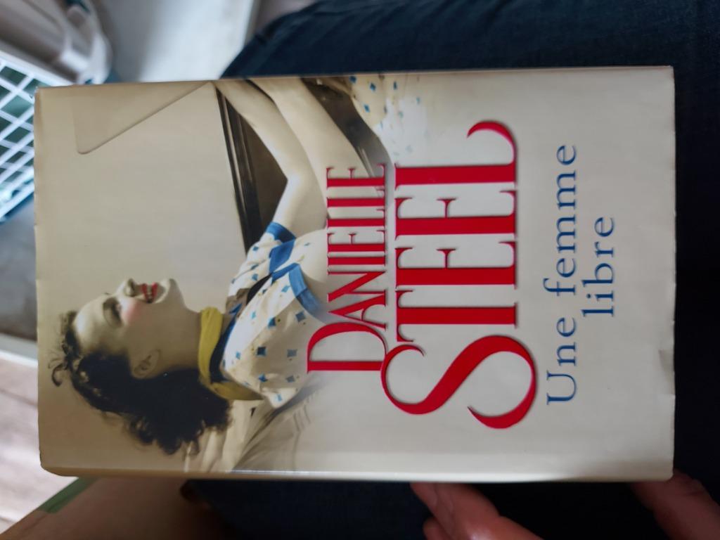 Danielle Steel - Une femme libre, Enlèvement, Comme neuf, Danielle Steel