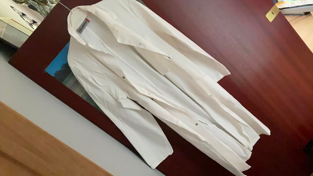 Blouse de laboratoire, Comme neuf