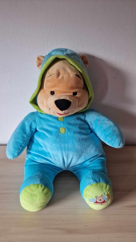 Winny the pooh met kap en 1 met badjas beide 55 cm, Kinderen en Baby's, Speelgoed | Knuffels en Pluche, Ophalen, Zo goed als nieuw