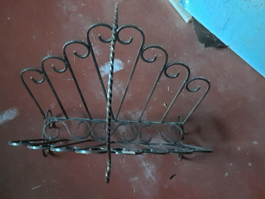 Porte-journal en fer forge, Antiquités & Art, Enlèvement