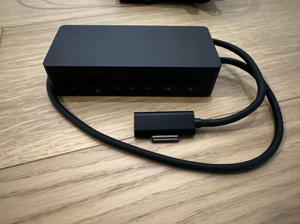Microsoft surface dock, Computers en Software, Ophalen, Zo goed als nieuw, Docking station, Laptop