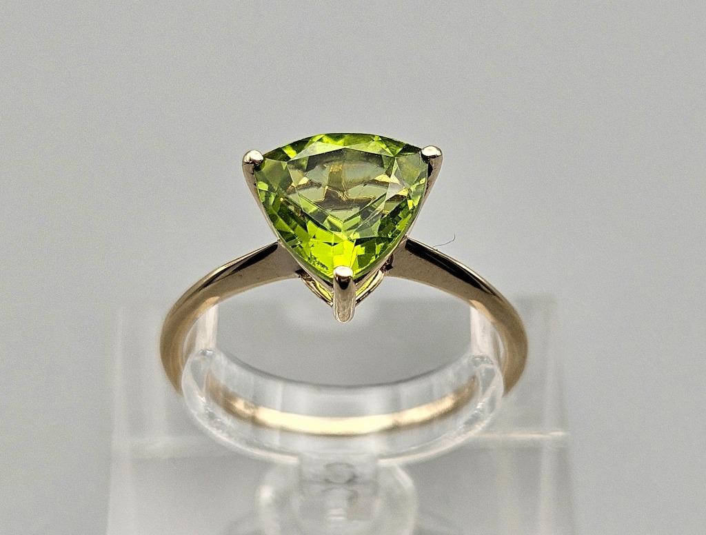 Bague vintage en or avec pierre précieuse péridot. 2025/357, Enlèvement ou Envoi, 18 à 19, Comme neuf, Or