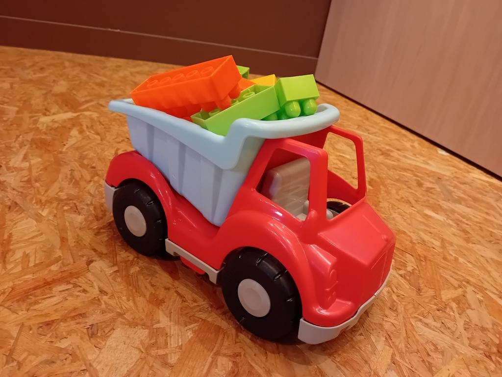 Vrachtwagen met blokken, Ophalen of Verzenden, Zo goed als nieuw