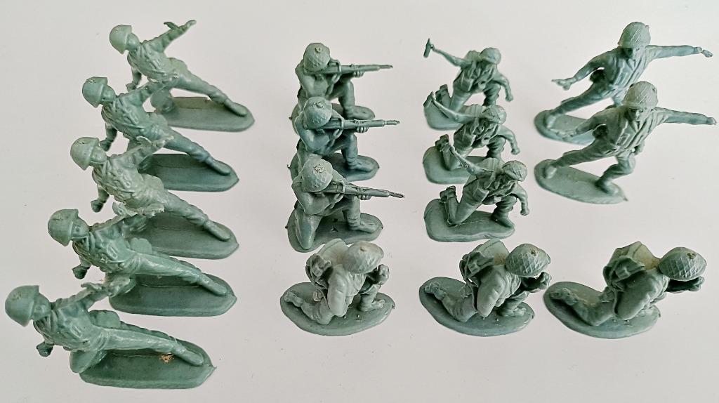 Set de 16 soldats américains gris, plastique, WWII, vintage, Enlèvement ou Envoi, Utilisé, Plus grand que 1:35, Personnage ou Figurines