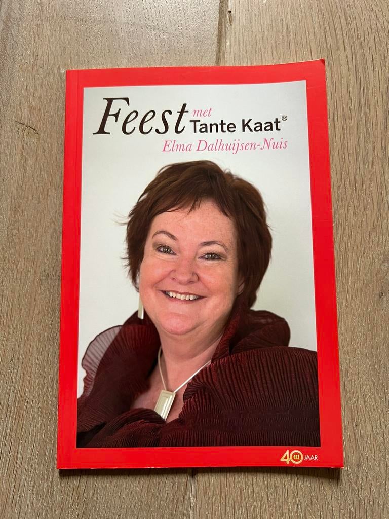 Boek ‘Feest met Tante Kaat’, Boeken, Ophalen of Verzenden, Zo goed als nieuw, Tante Kaat