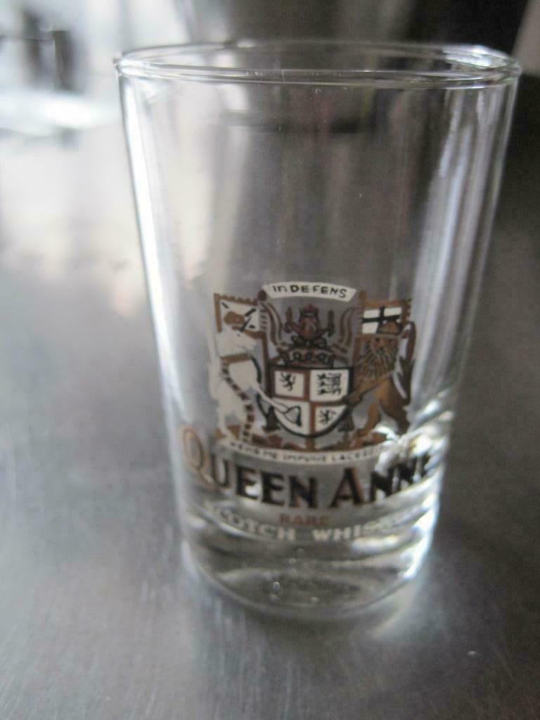 Whisky glas QUEEN  ANNE  rare scotch whisky, Verzamelen, Glas en Drinkglazen, Ophalen of Verzenden, Gebruikt, Borrel- of Shotglas