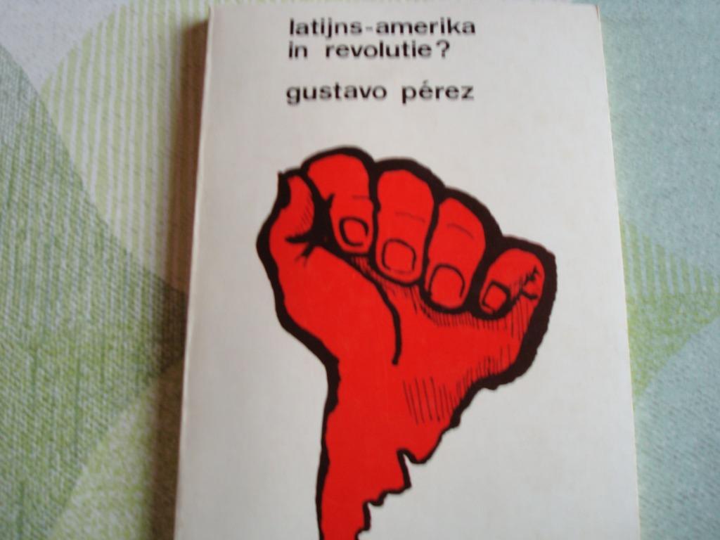 boek LATIJNS AMERIKA IN REVOLUTIE, Ophalen