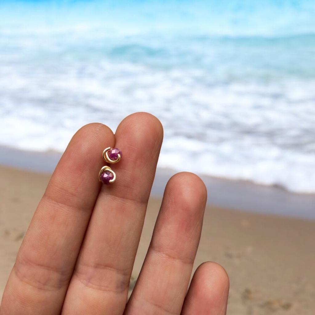 Bouchons | Plaqué rubis non traité | Or 14 carats, Enlèvement ou Envoi, Avec pierre précieuse, Neuf, Rouge