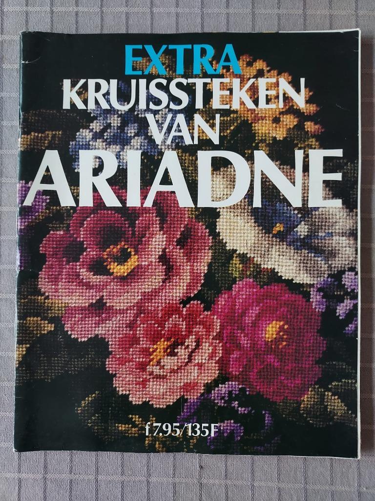 Extra kruissteken van Ariadne - vintage, Boeken, Ophalen of Verzenden, Gelezen, Borduren en Naaien