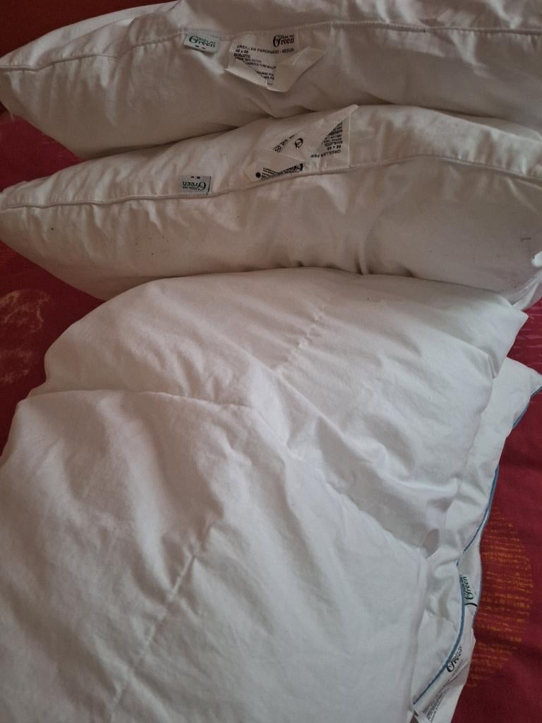 1 couette + 2 oreillers, Huis en Inrichting, Slaapkamer | Beddengoed, Ophalen, Zo goed als nieuw, Tweepersoons, Wit