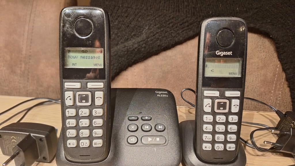 Gigaset AL220 A: twee draadloze telefoonstations., Telecommunicatie, Ophalen of Verzenden, Gebruikt, 2 handsets
