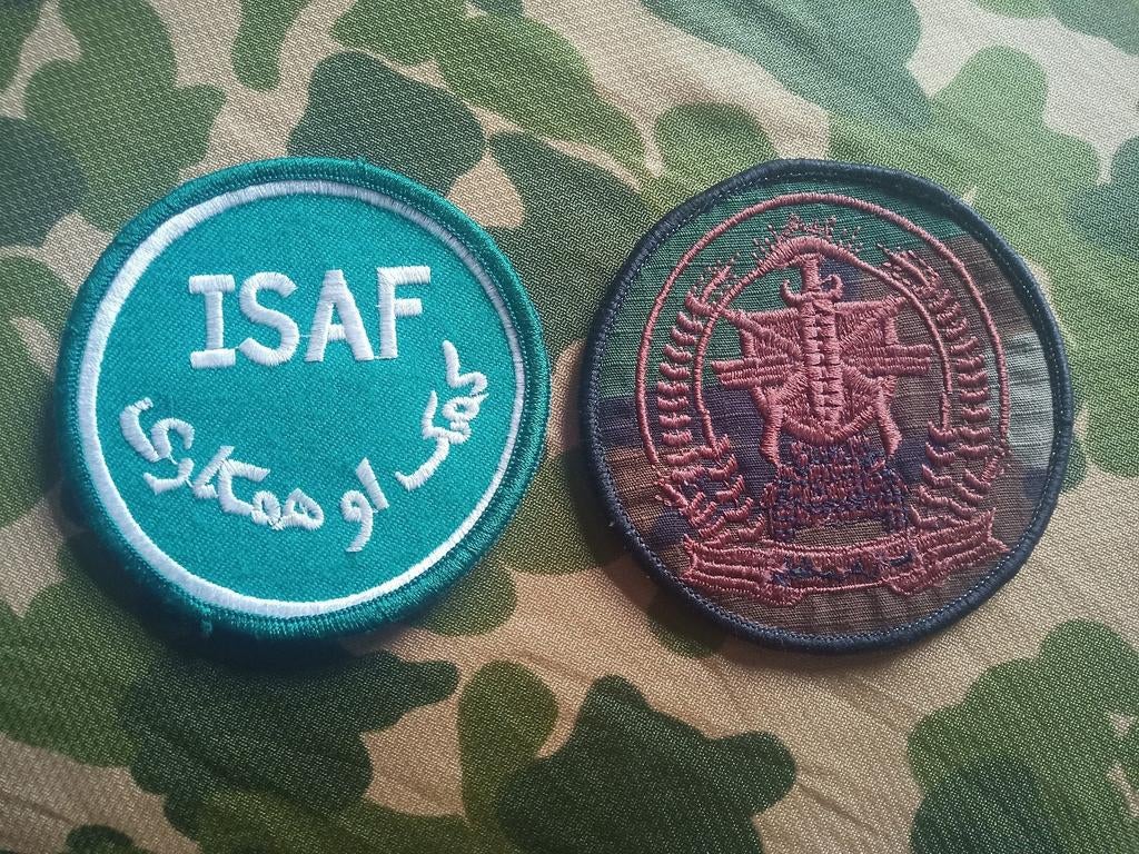 Insigne armée nationale afghane +  1 ISAF - voir annonce, Collections, Enlèvement ou Envoi, Armée de terre, Emblème ou Badge