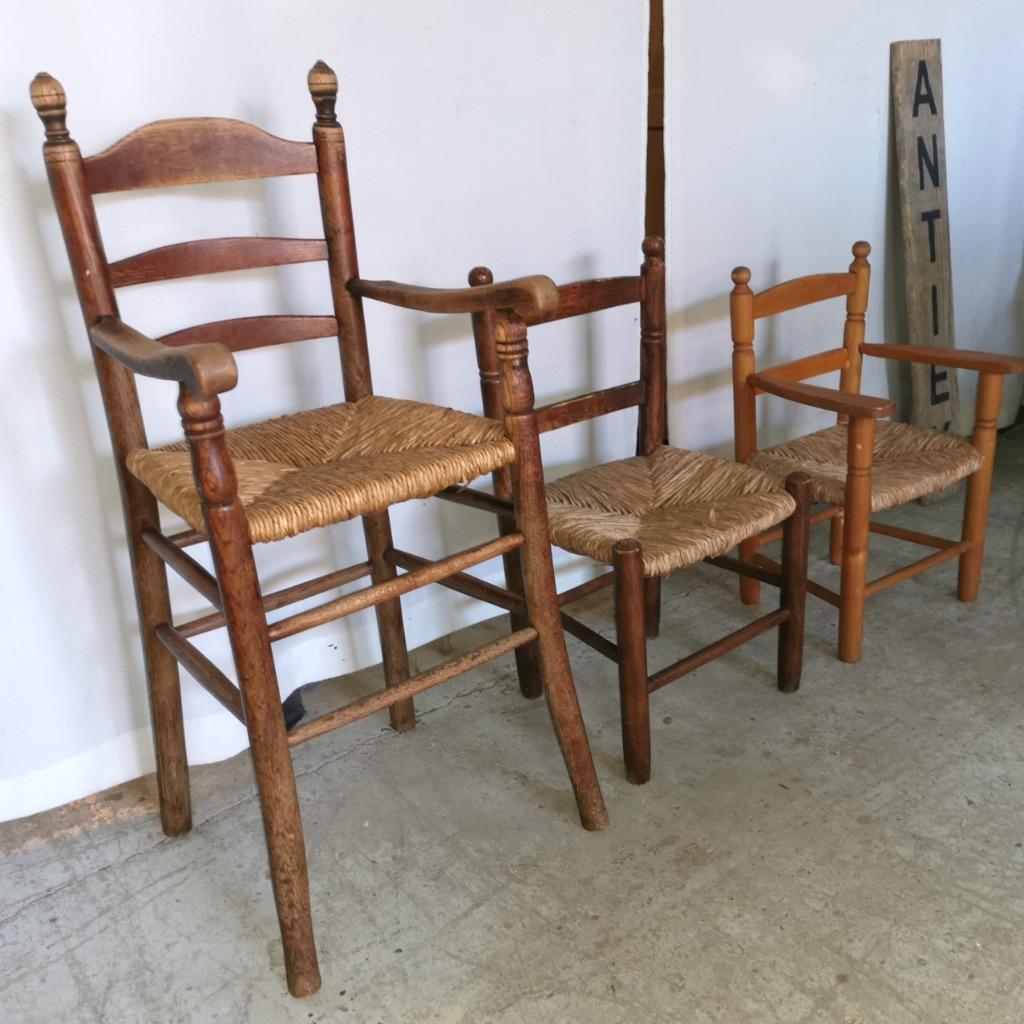 3 chaises anciennes pour enfants avec sièges en osier, Enlèvement