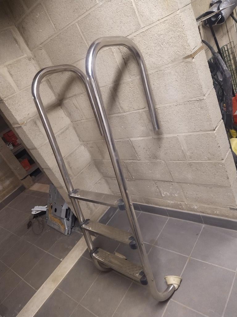Zwembadtrap, Ophalen