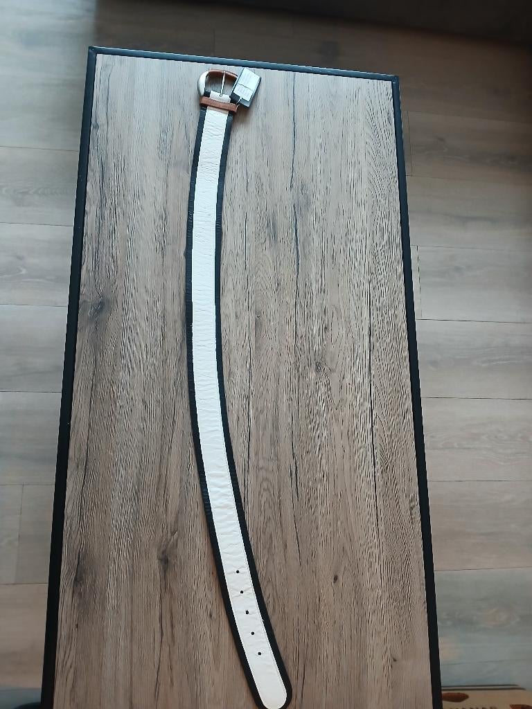 Witte riem met zwarte rand (leder), Ophalen of Verzenden, Nieuw