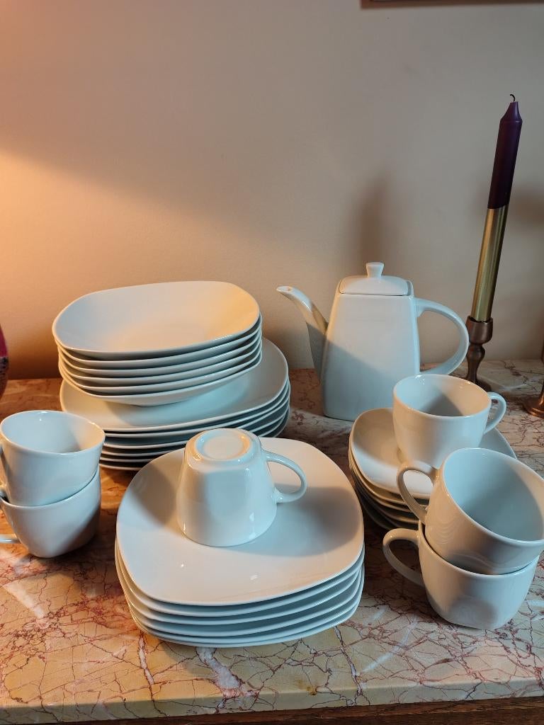 Vaisselle blanche 30 pièces + cafetière, Maison & Meubles, Enlèvement, Neuf, Autres matériaux, Service complet