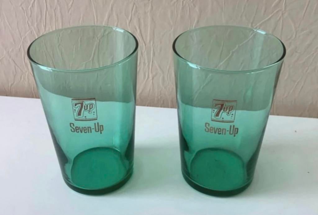 2 Retro 70s glaasjes : 7Up, Verzamelen, Ophalen of Verzenden, Zo goed als nieuw