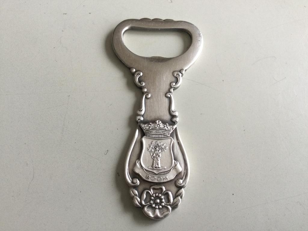 Prachtige, antieke flessenopener met wapenschild “ Boom “ ., Ophalen of Verzenden