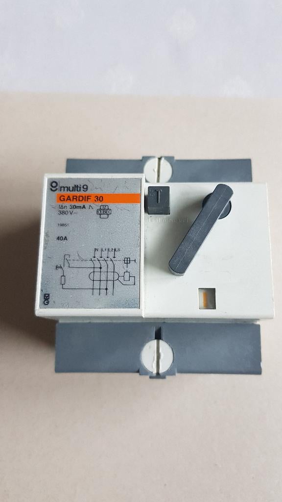 différentiel triphasé 380v, Bricolage & Construction, Électricité & Câbles, Enlèvement ou Envoi, Comme neuf, Autres types