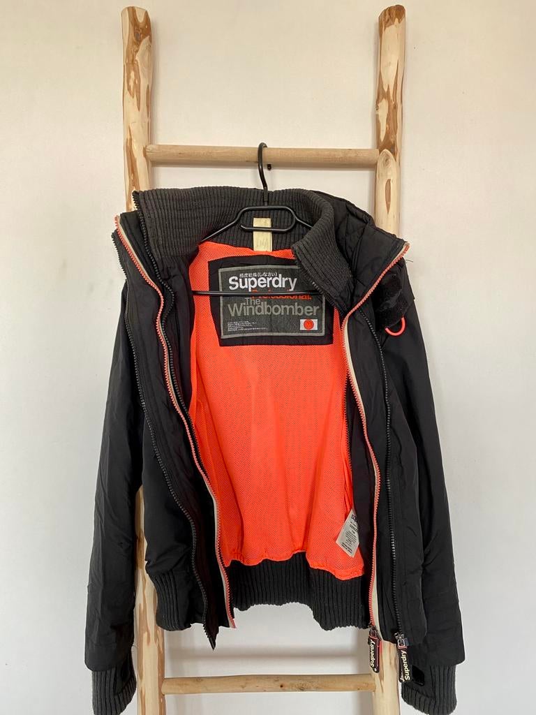 Zwart/oranje regenjas/windstopper Maat M Superdry, Maat 38/40 (M), Superdry, Zwart, Ophalen of Verzenden