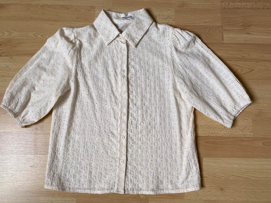 Bloesje Daphnea, maat small. Nieuw!, Kleding | Dames, Daphnea, Beige, Nieuw, Ophalen of Verzenden