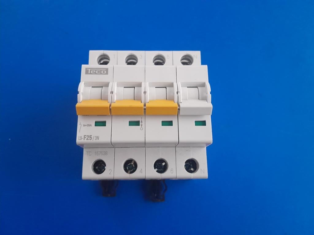 Teco Automaat 3P+N, Doe-het-zelf en Bouw, Ophalen, Gebruikt