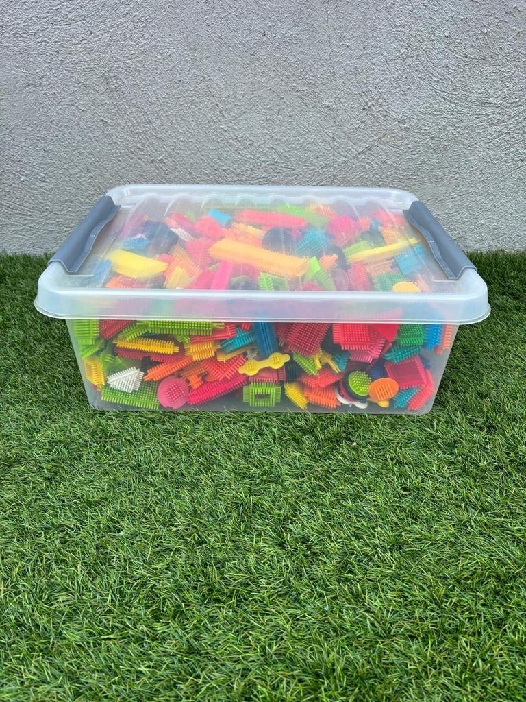 Curver box vol met  noppe blokken [bloko], Kinderen en Baby's, Speelgoed | Bouwstenen, Ophalen, Zo goed als nieuw