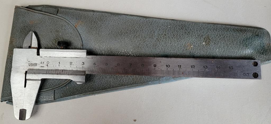 Pieds à coulisse et son étui en nickel état., Bricolage & Construction, Enlèvement ou Envoi, Neuf, Autres appareils de mesure ou compteurs