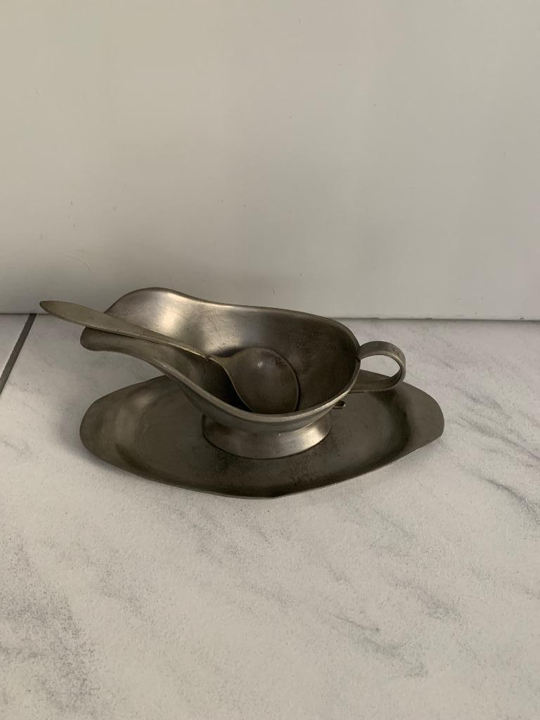 Tinnen saus pot met schotel, Enlèvement
