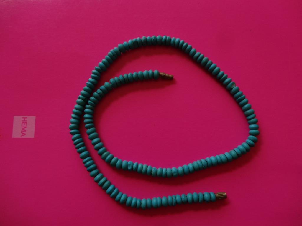 Colliers de perles turquoises ou jaune de 44 cm, Handtassen en Accessoires, Kettingen, Ophalen of Verzenden, Nieuw, Blauw, Overige materialen