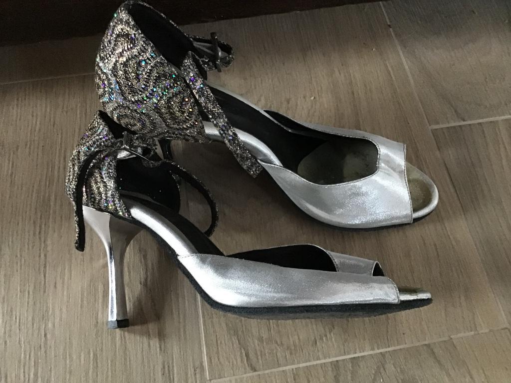 chaussures de danse 37 avec sac (talons hauts), Autres couleurs, Comme neuf, Enlèvement, Chaussures de danse
