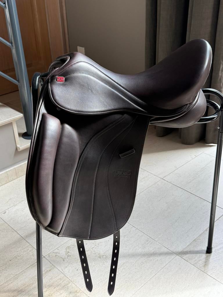 Dressuurzadel GFS Monarch 17,5” bruin (beugelriemen incl), Dieren en Toebehoren, Ophalen of Verzenden, Nieuw, Dressuur