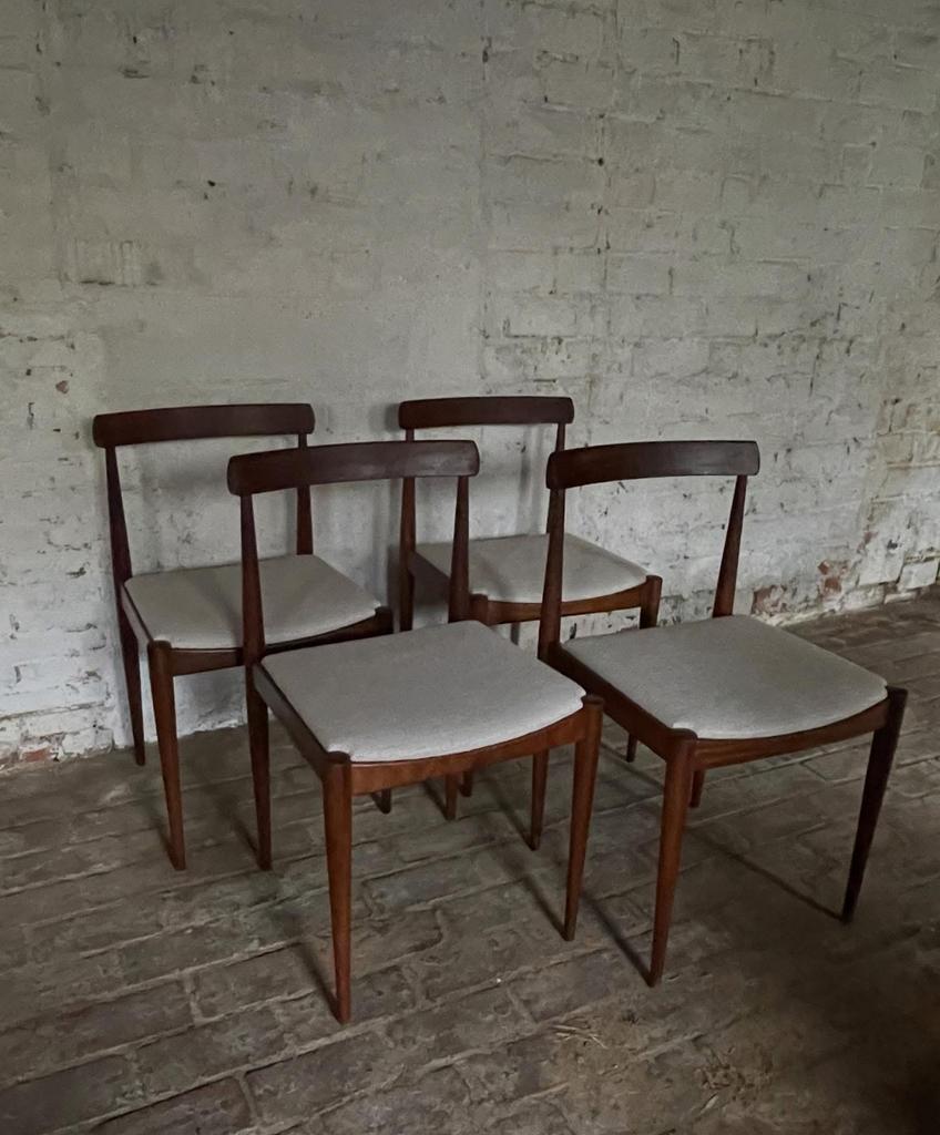 Set van 4 vintage dining chairs, Huis en Inrichting, Ophalen, Zo goed als nieuw, Stof