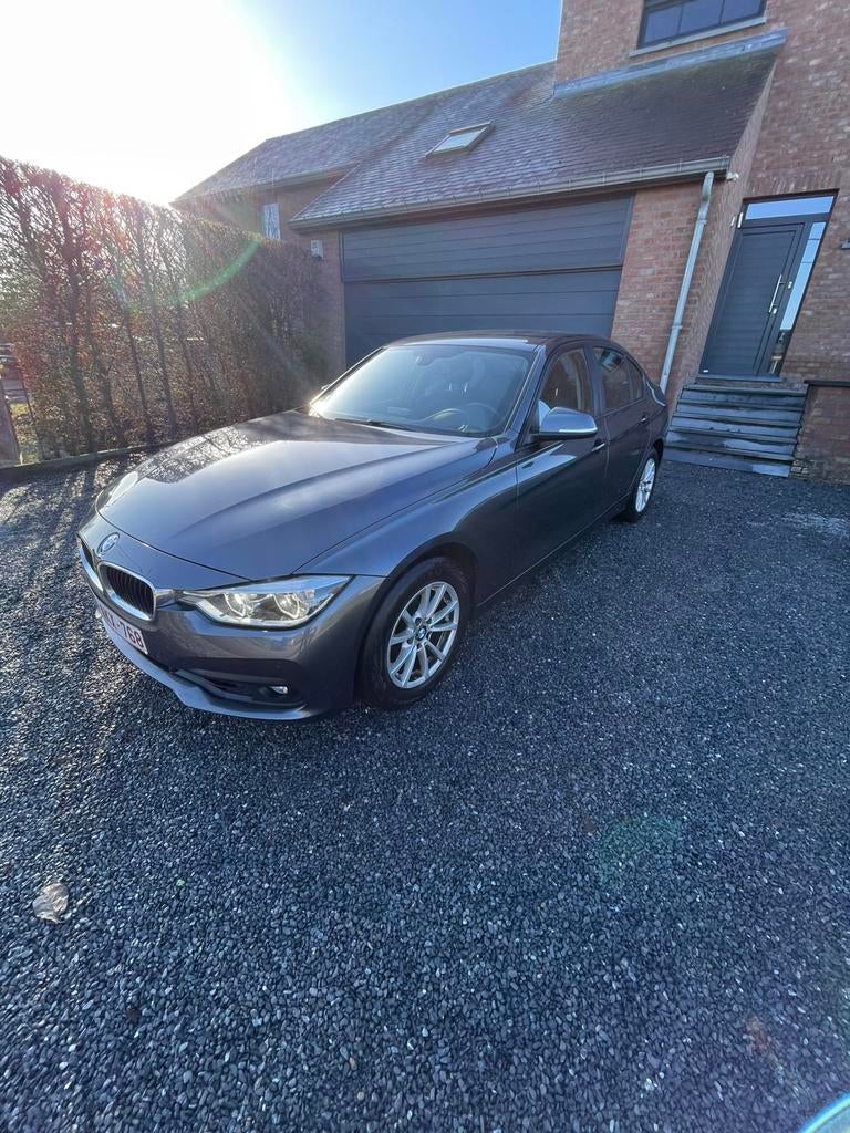 BMW318i, Argent ou Gris, Achat, Electronic Stability Program (ESP), 4 portes
