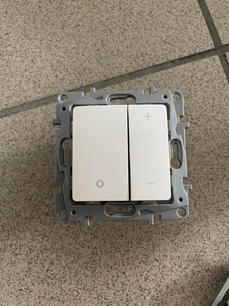 Dimmer Schakelaar van Legrand Nieuw Te Koop, Doe-het-zelf en Bouw, Ophalen, Nieuw, Schakelaar