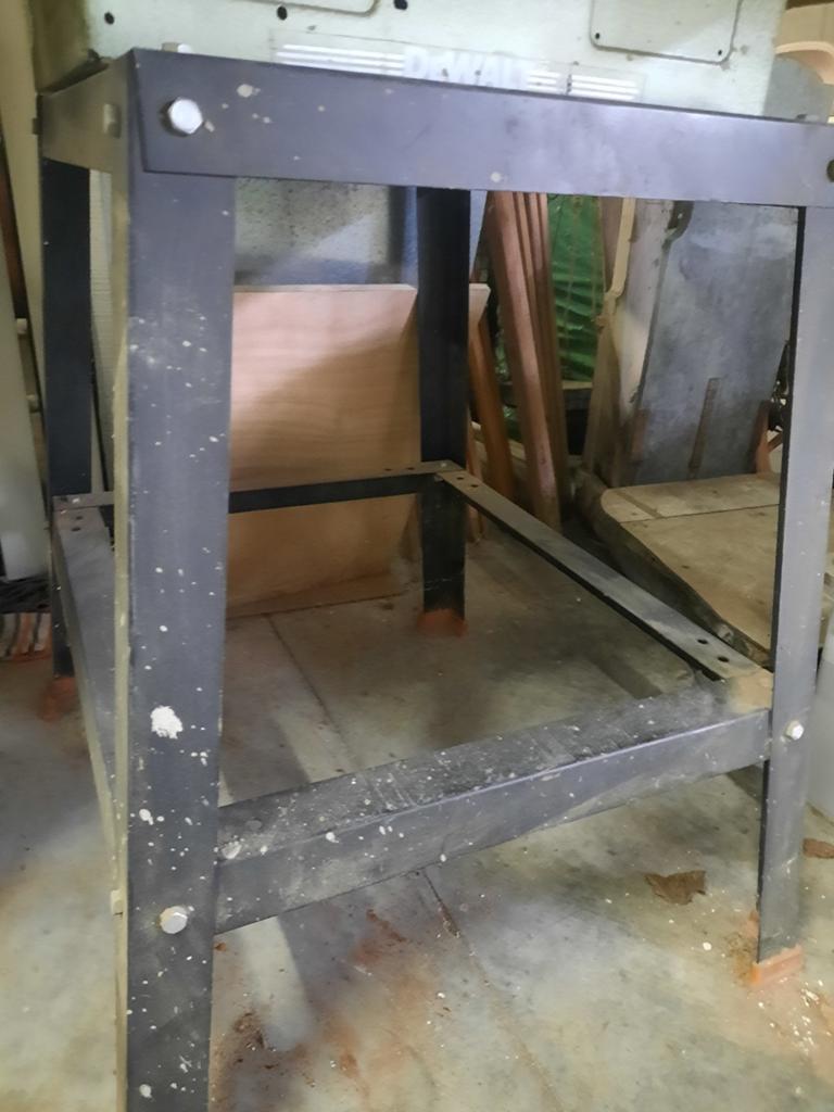 Onderstel in metaal. 50€, Doe-het-zelf en Bouw, Ophalen