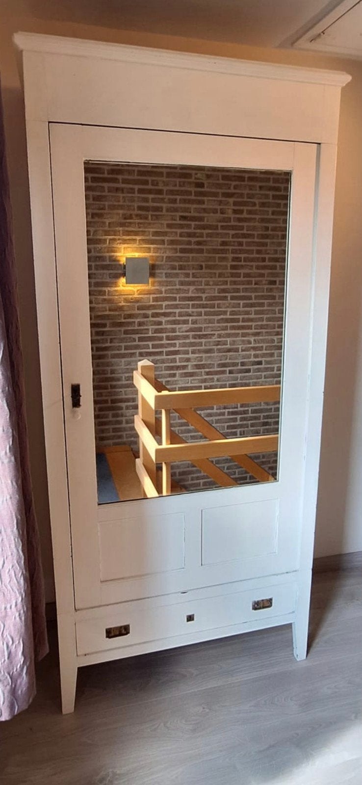 Kast met spiegel, Ophalen