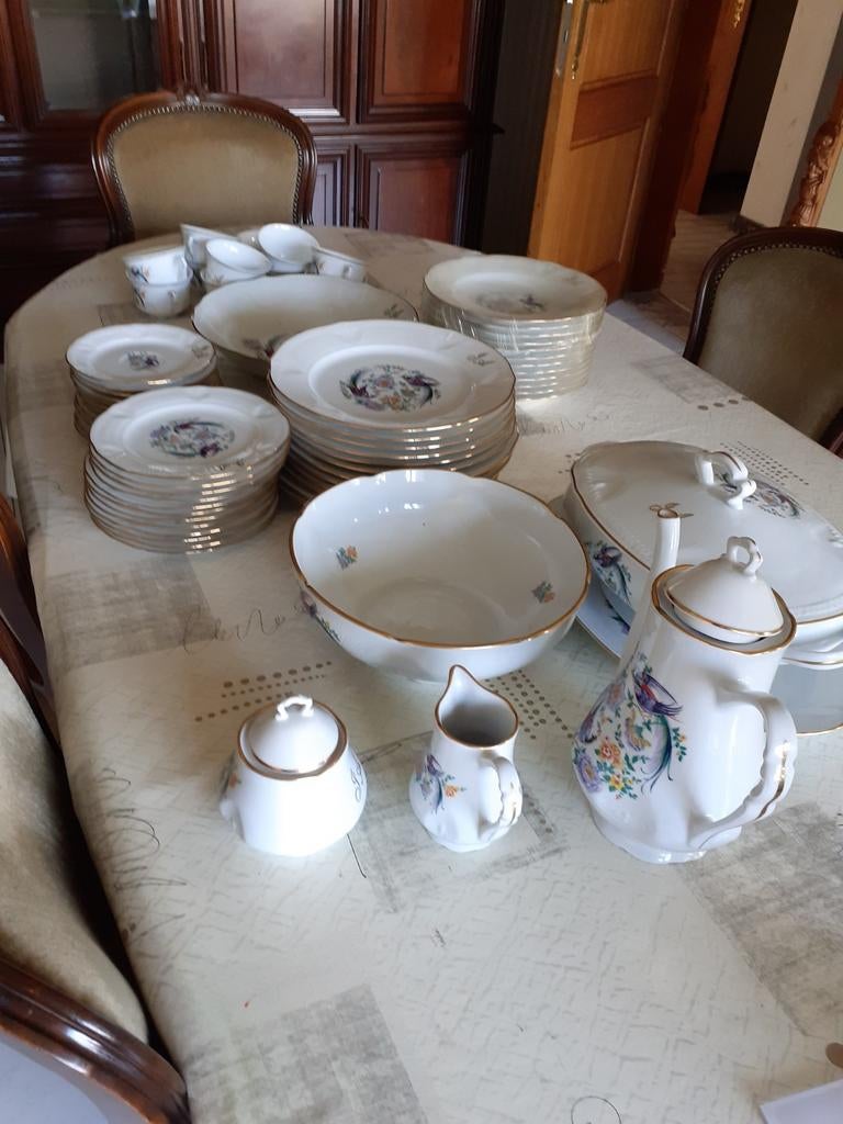 zeer mooi porseleine servies met echt goud volledig nieuw, Ophalen