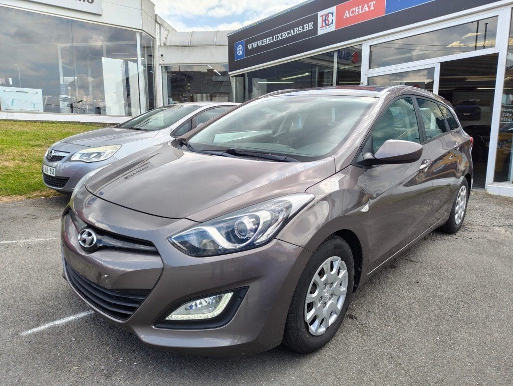 HYUNDAI I30 SW 1.4 CRDi AFHAALMAALTIJDEN EXPORT/HANDELAAR, Auto's, Hyundai, Voorwielaandrijving, Euro 5, Stof, https://public.car-pass.be/vhr/11f145a1-5de9-4d1c-b850-7224320cbc32