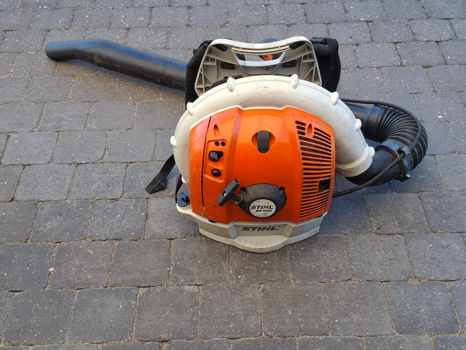 Stihl BR550, Tuin en Terras, Ophalen, Gebruikt, Benzine, Ruggedragen
