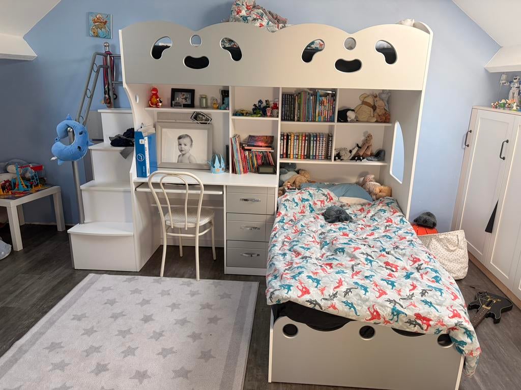 Stapelbed met ingebouwde kasten en bureau, Ophalen, Zo goed als nieuw