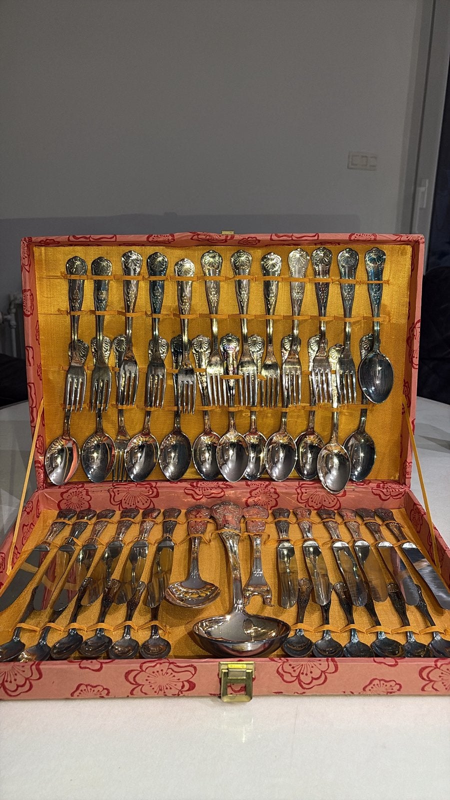 Antieke bestel set, Ophalen