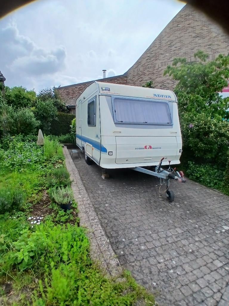 caravan Adria unica 391 UH, Caravans en Kamperen, Caravans, Particulier, tot en met 2, 750 - 1000 kg, Rondzit, Adria, Omvormbare zithoek